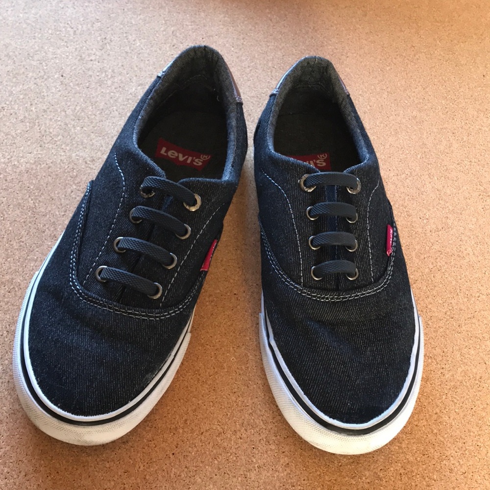 Levi’s Jean style size 4 kids excellent condition